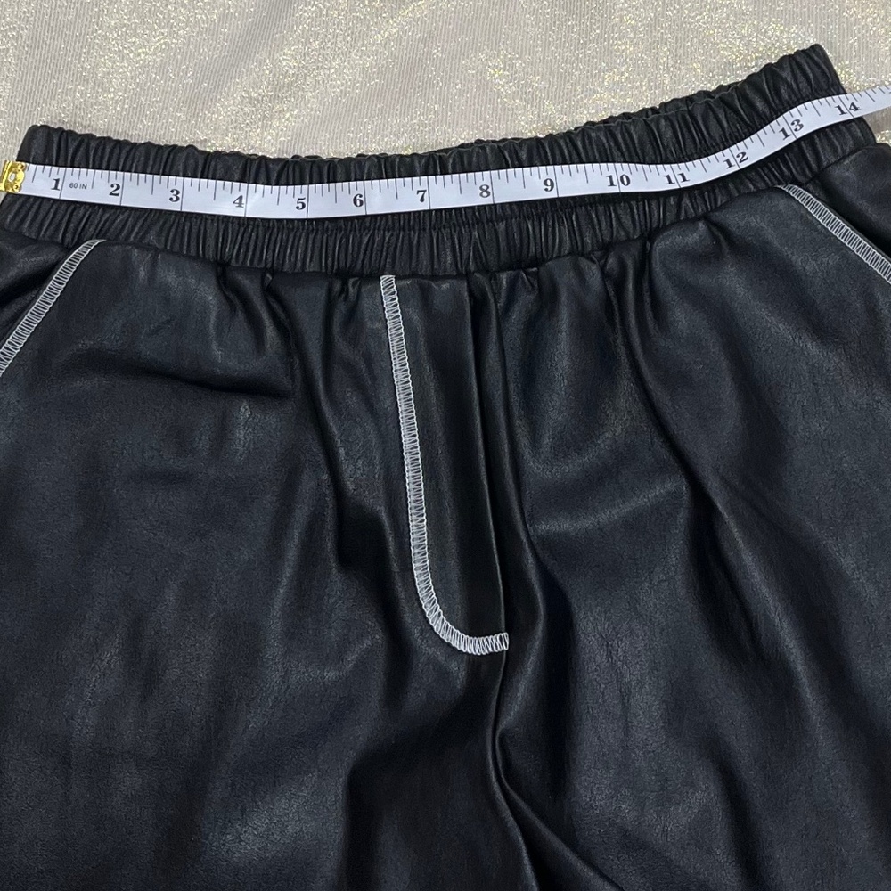 Ladies Shorts - Picture 3 of 4
